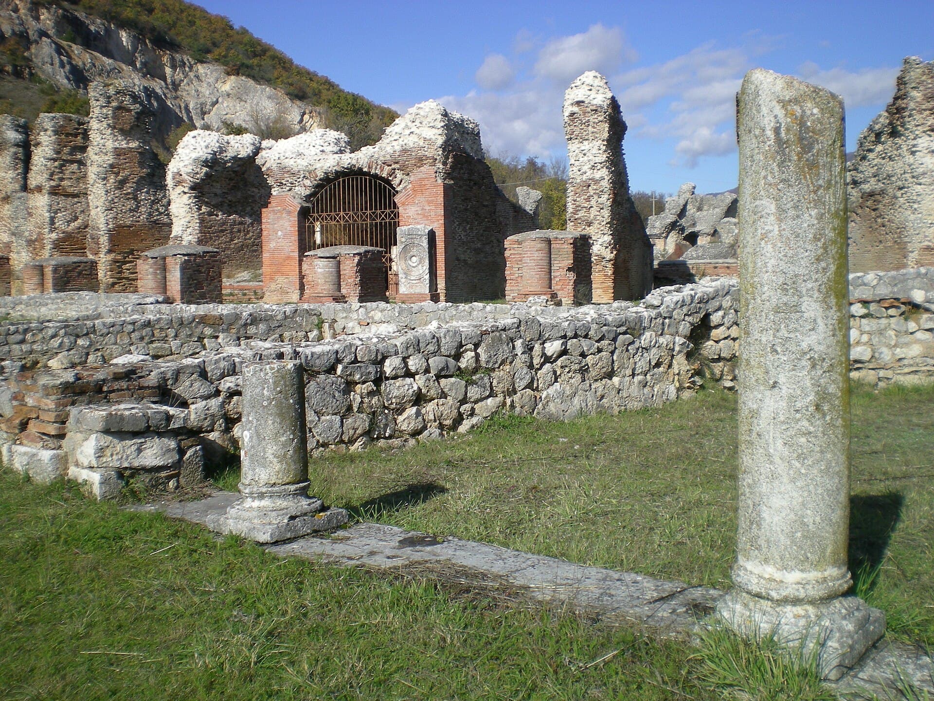 Amiternum: Ancient Roman Theater and Ruins in Abruzzo