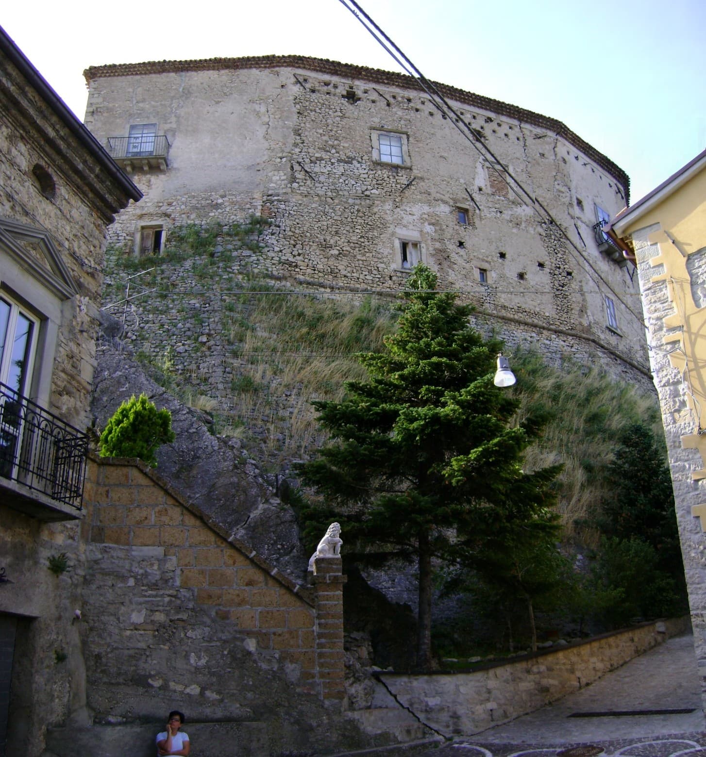 Castello Franceschelli: A Medieval Stronghold in Montazzoli, Abruzzo