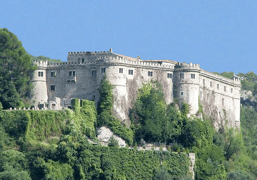 Piccolomini Castle: Medieval Stronghold Overlooking Abruzzo’s Liri Valley
