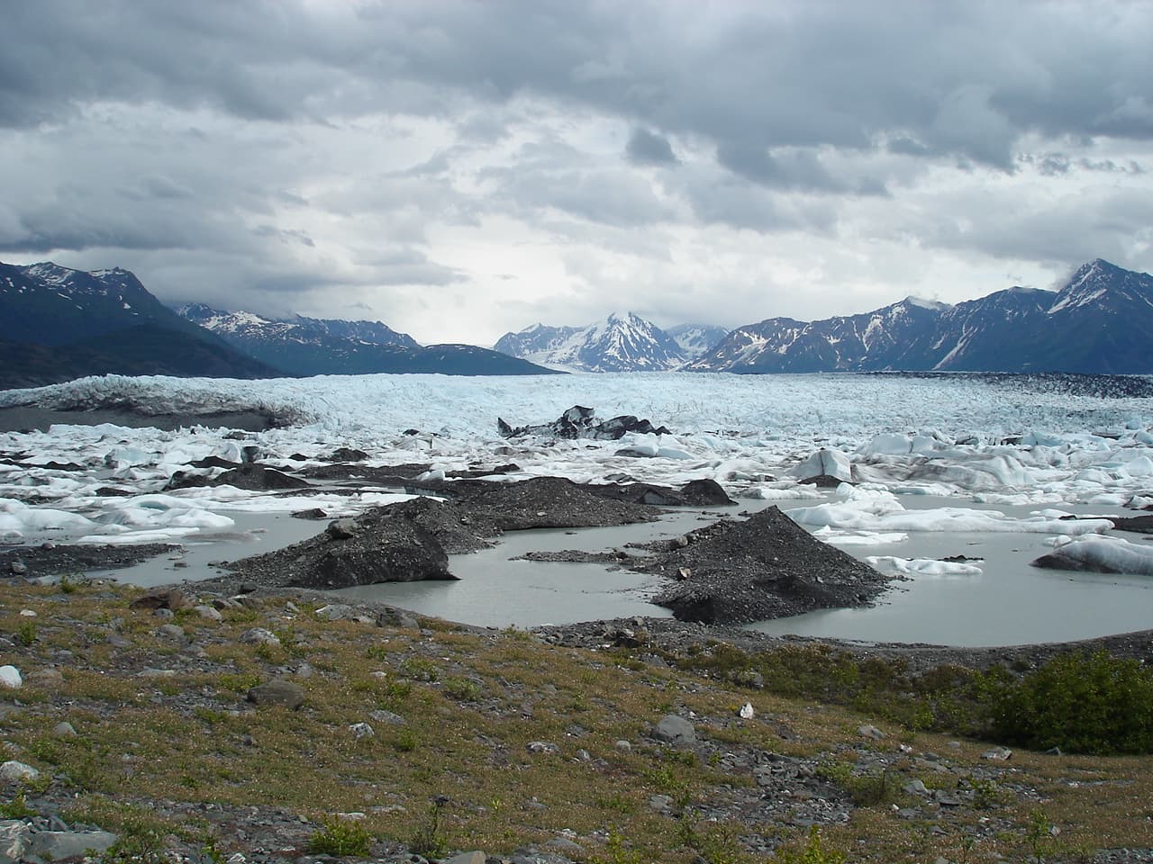 Knik River: Alaska’s Glacial Waters and Wild Terrain