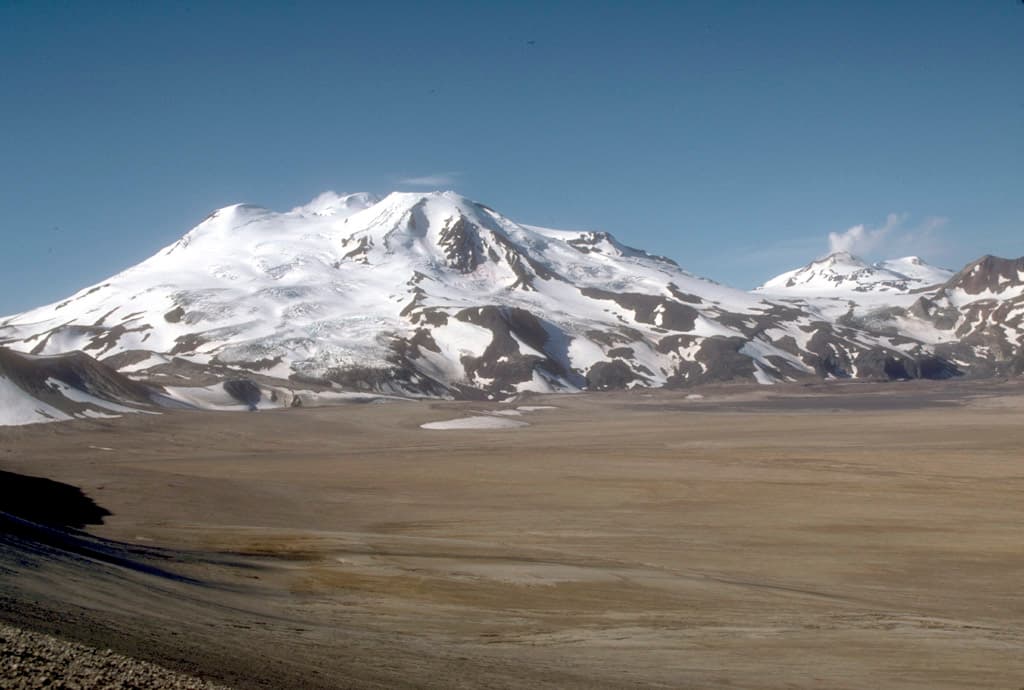 Mount Mageik: Hiking Alaska’s Volcanic Peaks in Katmai National Park