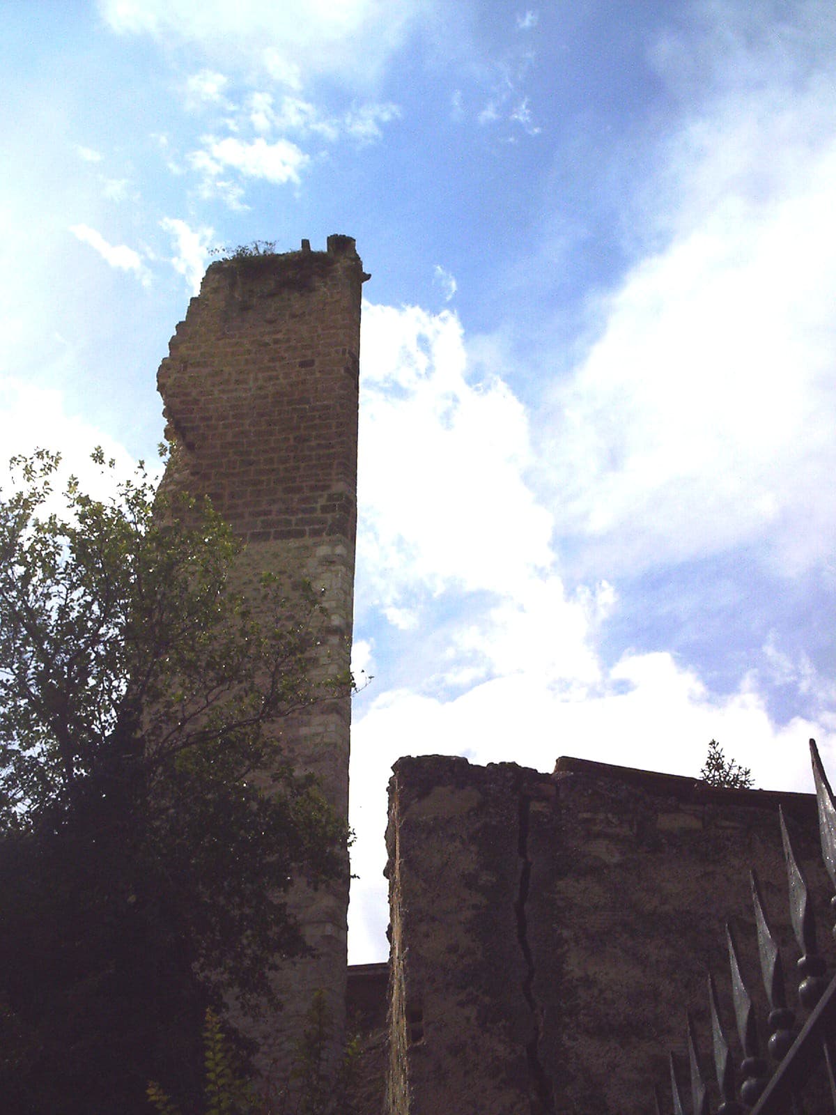 The Norman Castle of Anversa degli Abruzzi: Medieval Stronghold in Abruzzo’s Sagittario Valley