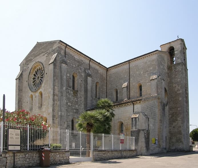 Santa Maria Arabona: Medieval Cistercian Abbey Church in Manoppello