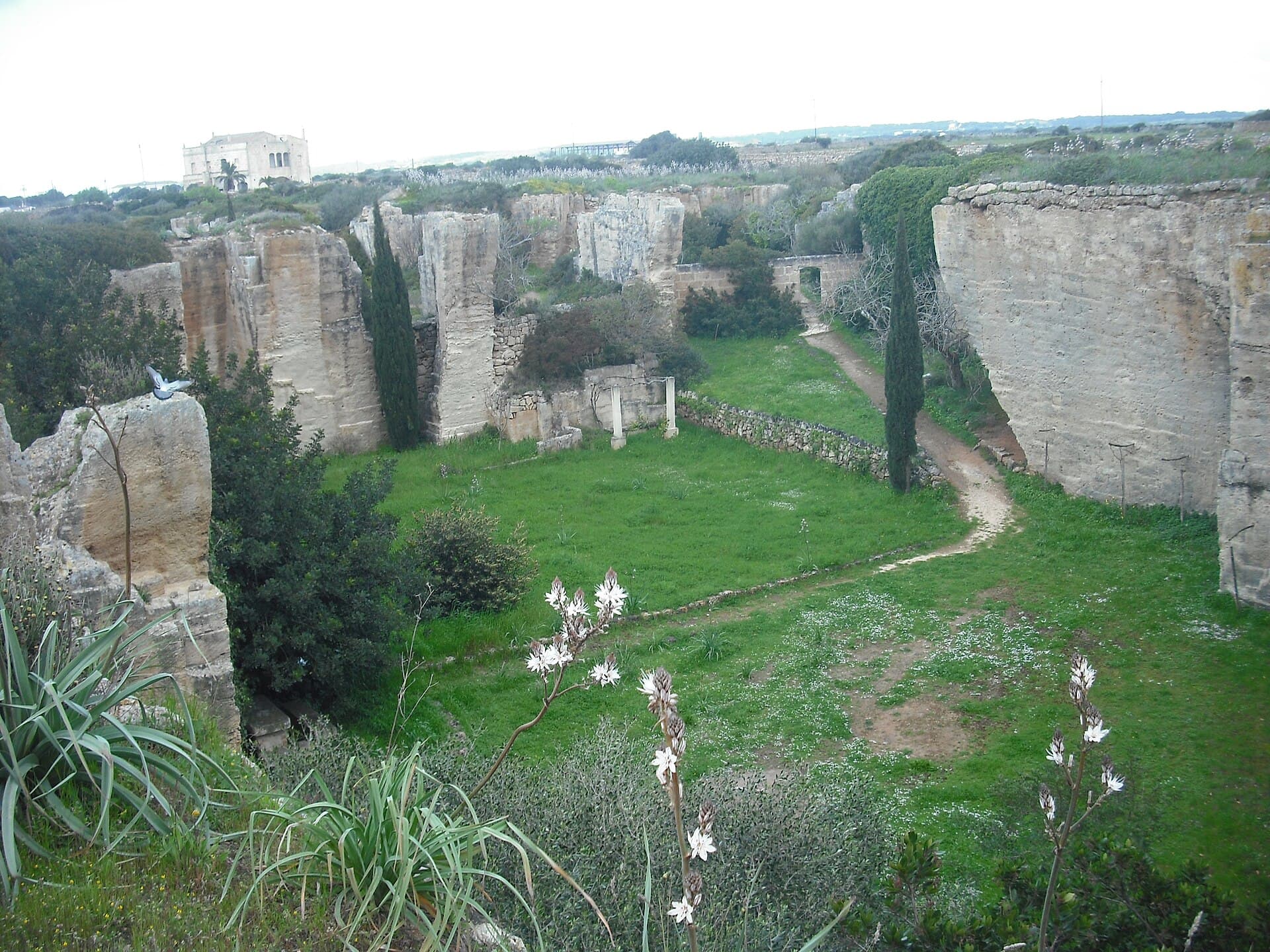 Lithica, Pedreres de s’Hostal: Menorca’s Dramatic Quarry Gardens