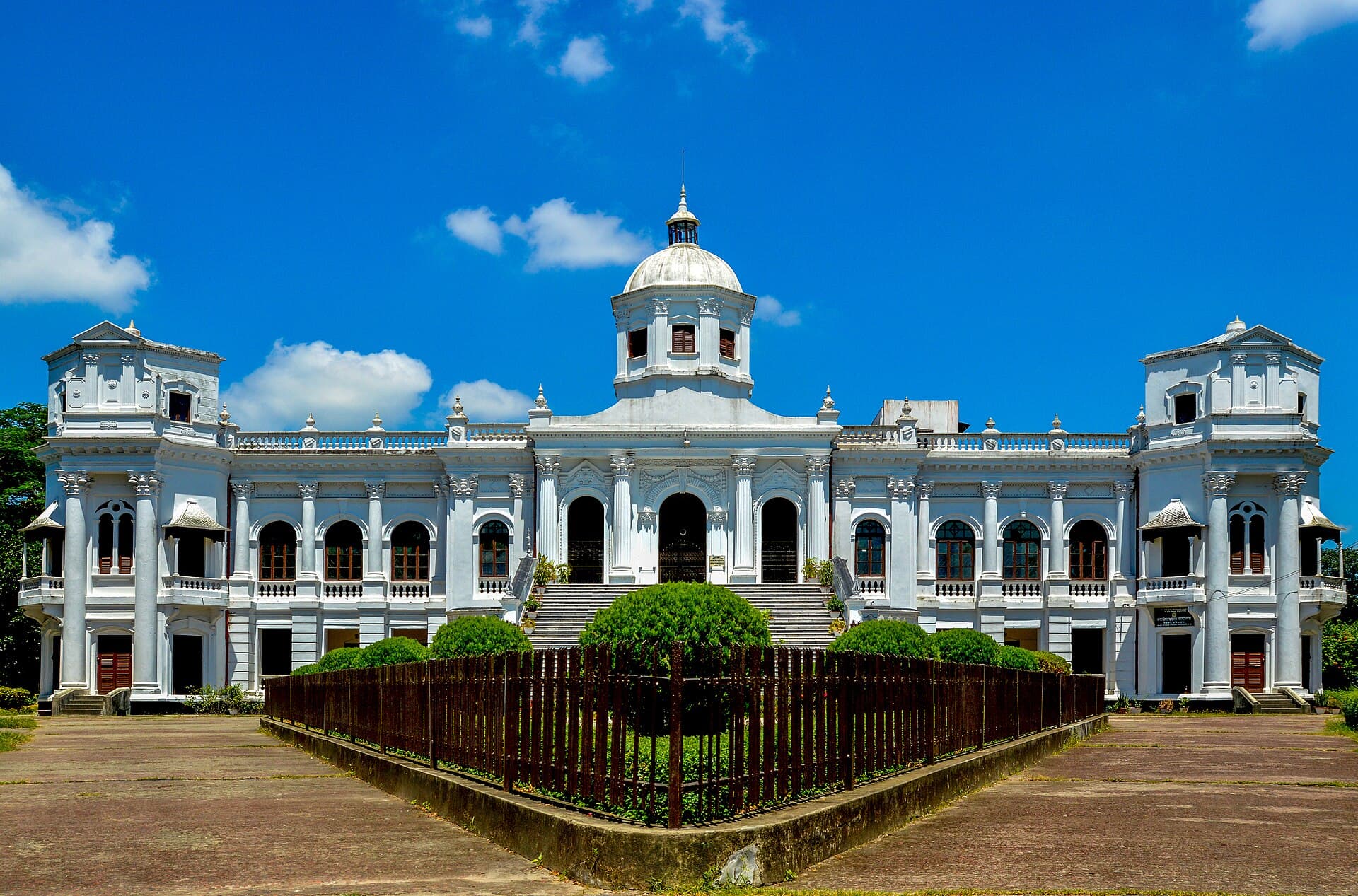 Tajhat Palace Museum: Rangpur’s Historic Zamindari Landmark