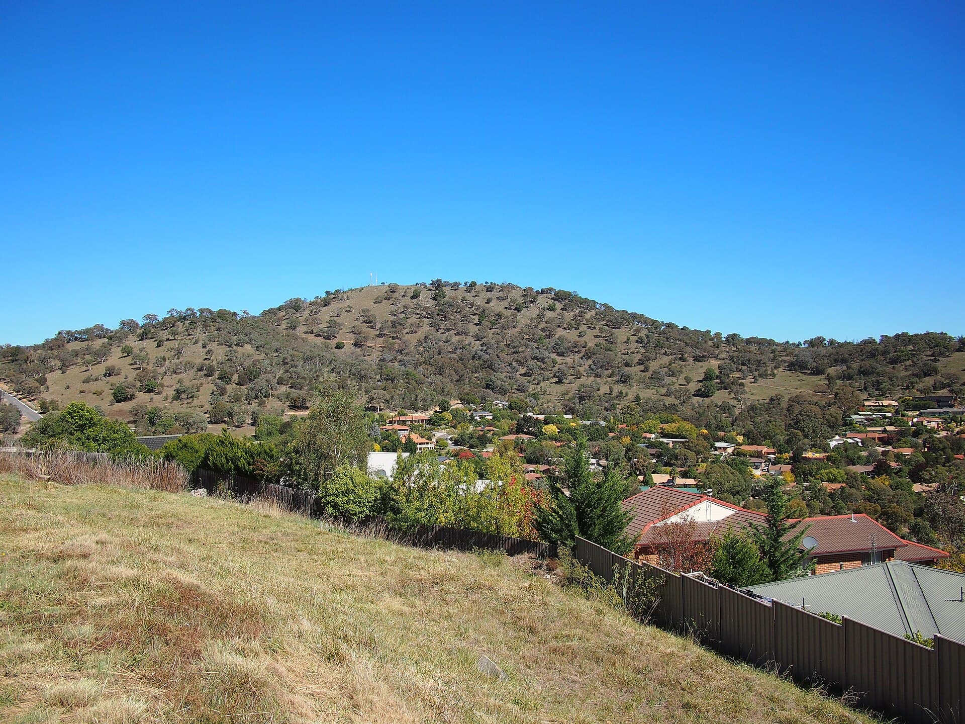 Tuggeranong Hill: Canberra’s Southern Summit Hike with Panoramic Views