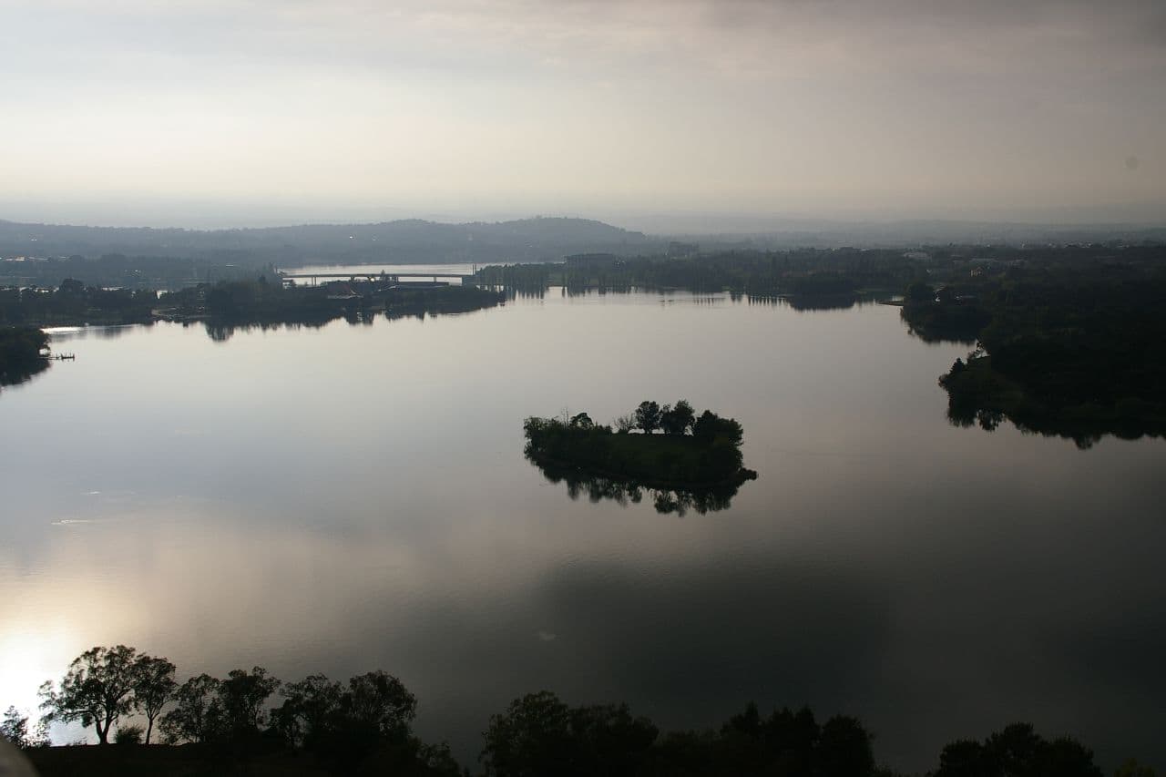 Spinnaker Island: A Quiet Retreat on Lake Burley Griffin