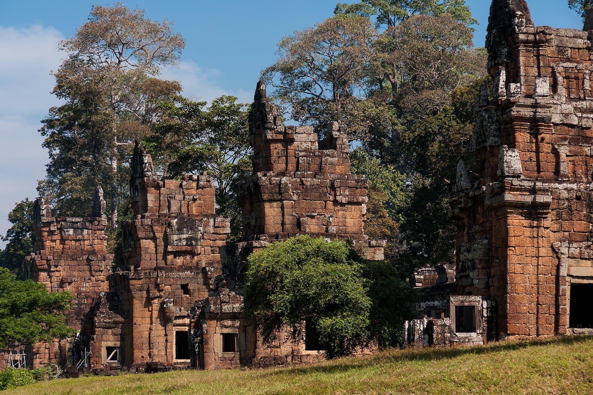 Prasat Suor Prat: The Enigmatic Towers of the Rope Dancers in Angkor Thom