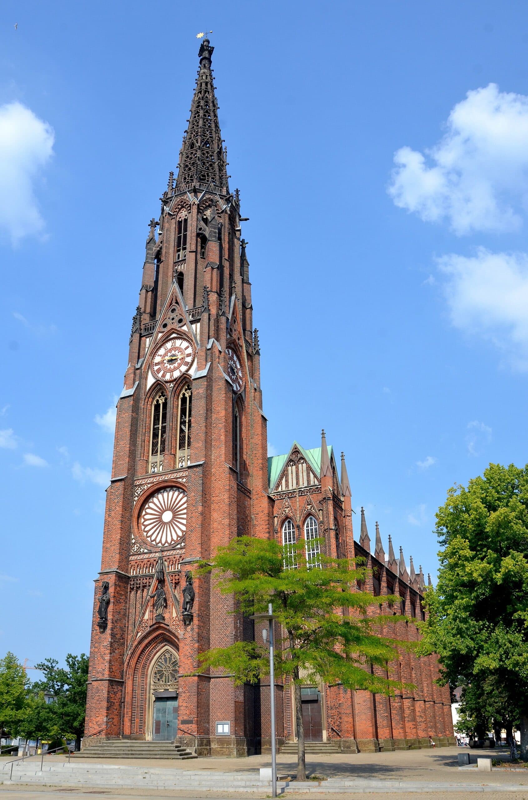 Bürgermeister-Smidt-Gedächtniskirche: Bremen’s Striking Neo-Gothic Memorial Church
