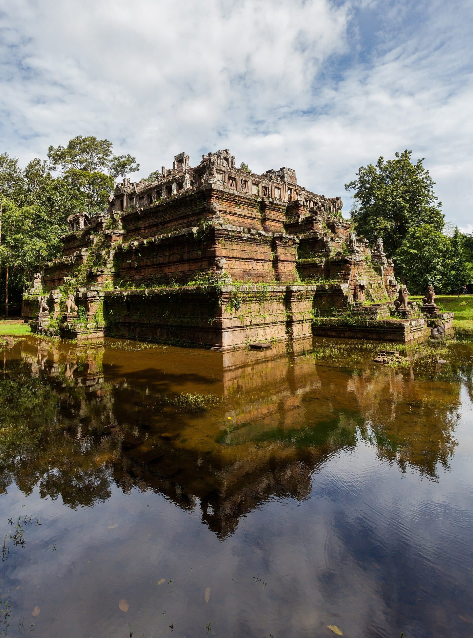 Phimeanakas: The Pyramid Temple at the Heart of Angkor Thom