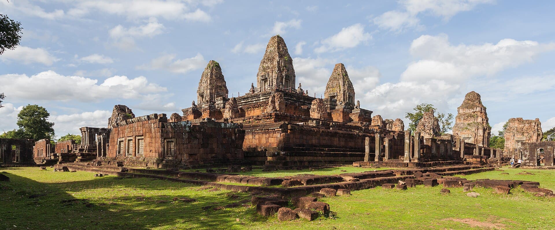 Pre Rup: Exploring the Serene 10th-Century Temple Complex in Angkor