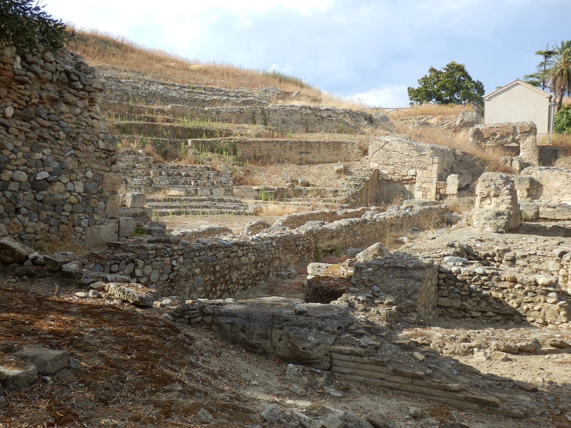 Scylletium: Walking the Greek and Roman Ruins of Scolacium Archaeological Park