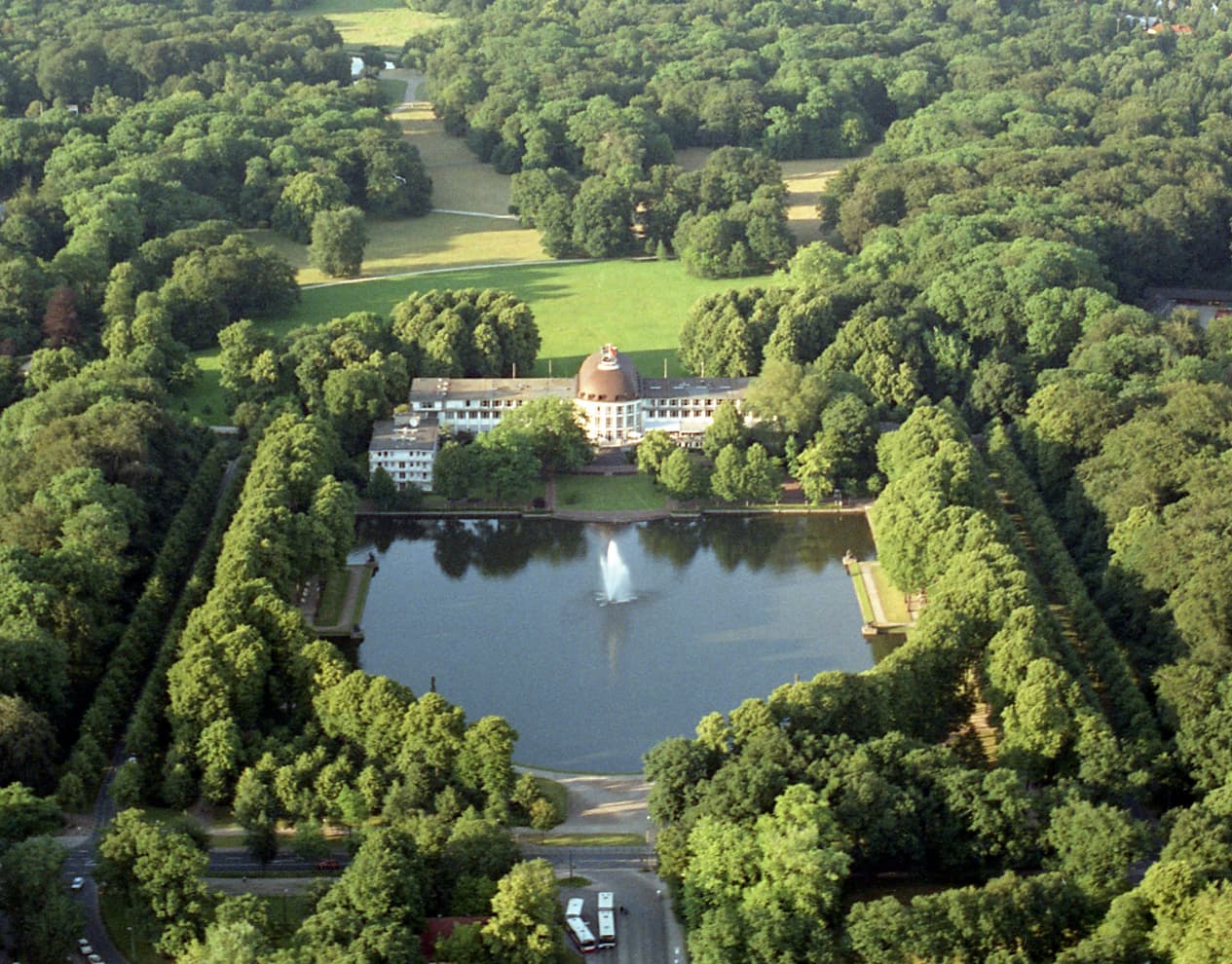Bürgerpark Bremen: Timeless Green Heart of Schwachhausen