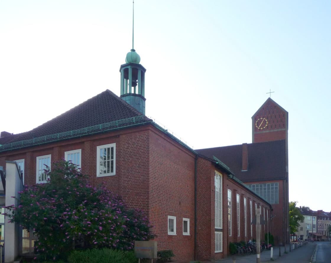 Martin-Luther-Kirche und Gemeindezentrum: Modern Faith and Community Life in Findorff