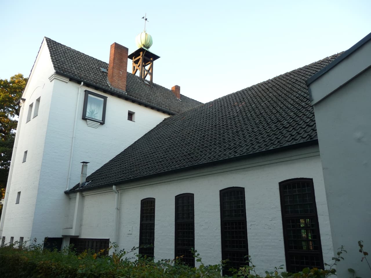 Erlöserkirche Bremen: A Peaceful Church in Schwachhausen