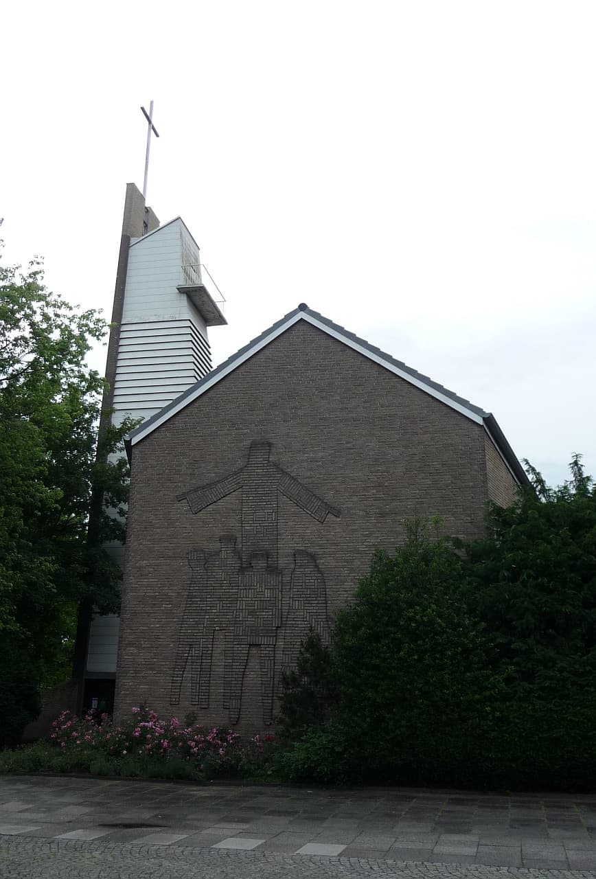 Epiphanias Church in Vahr: A Quiet Sanctuary in Bremen