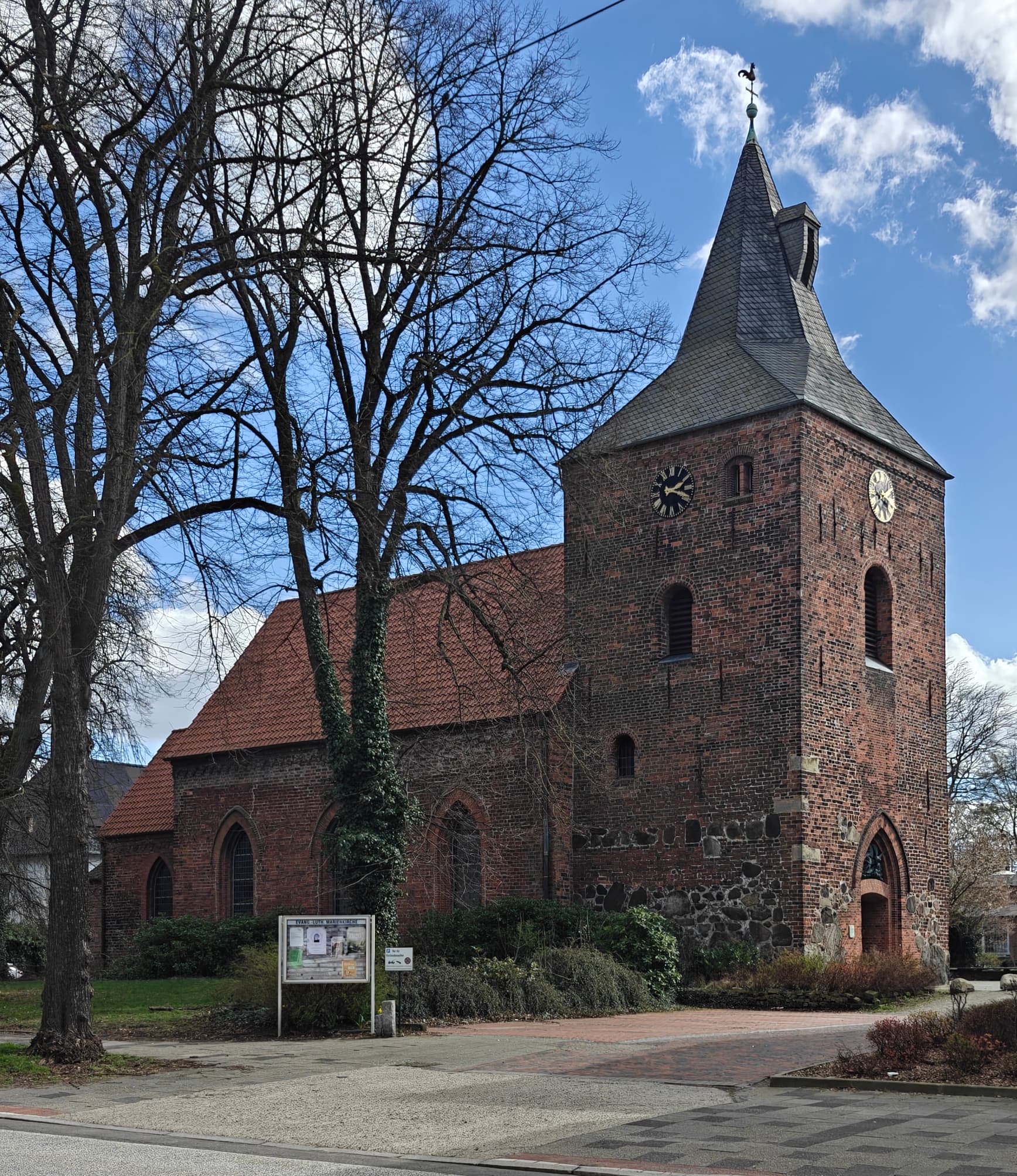 Evangelisch-lutherische Marienkirche: A Landmark Lutheran Church in Geestemünde
