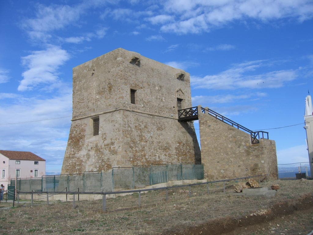 Cape Nao Tower: Calabria’s Historic Coastal Sentinel Near Crotone