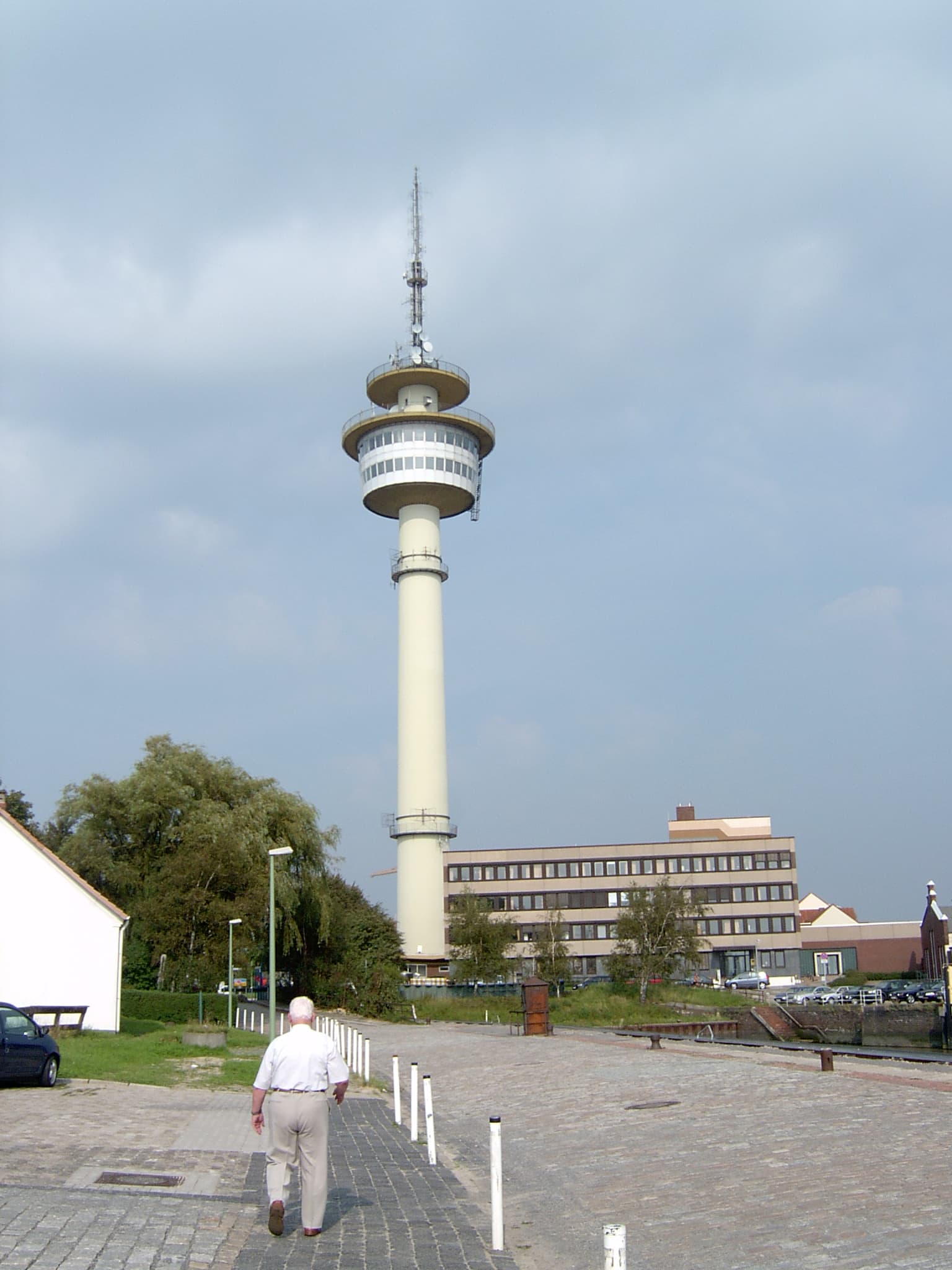 Bremerhaven Radar Tower: Panoramic Harbor Views in Germany’s Maritime Port