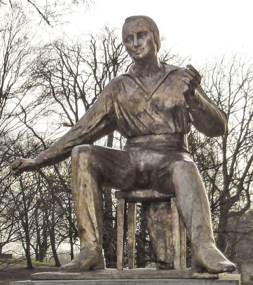 Heinrich-Heine-Denkmal: Bremen’s Poetic Tribute in the City Center